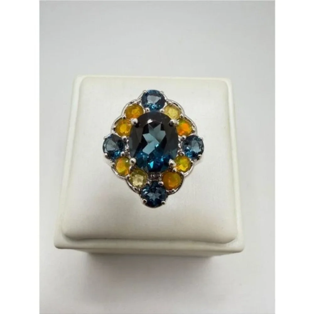 Stunning oval cut, faceted London Blue topaz and opal accent, 925 ring!